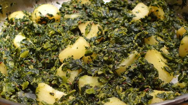 spinach-and-potatoes-with-dill-aloo-palak