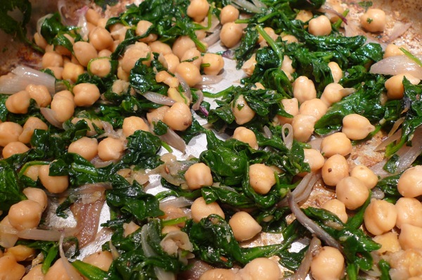 warm-chickpeas-and-spinach-salad