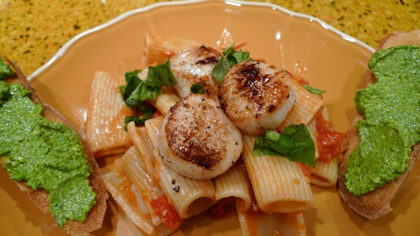 Fresh Pasta with fresh tomatoes and sauteed scallops