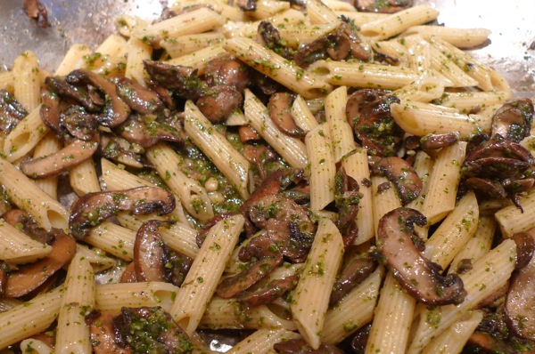 Penne with Pesto and Mushrooms